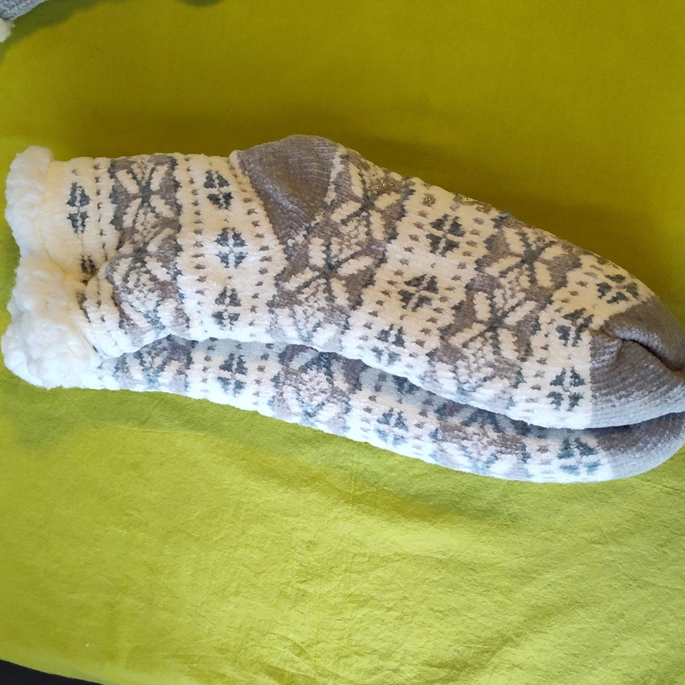 NWOT Muk Luks Chenille Plush Lined Cabin Socks - Picture 4 of 8